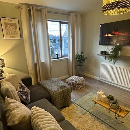 Lovely Modern 2 Bedrom Unit Close To City Center Dalneigh Esterno foto