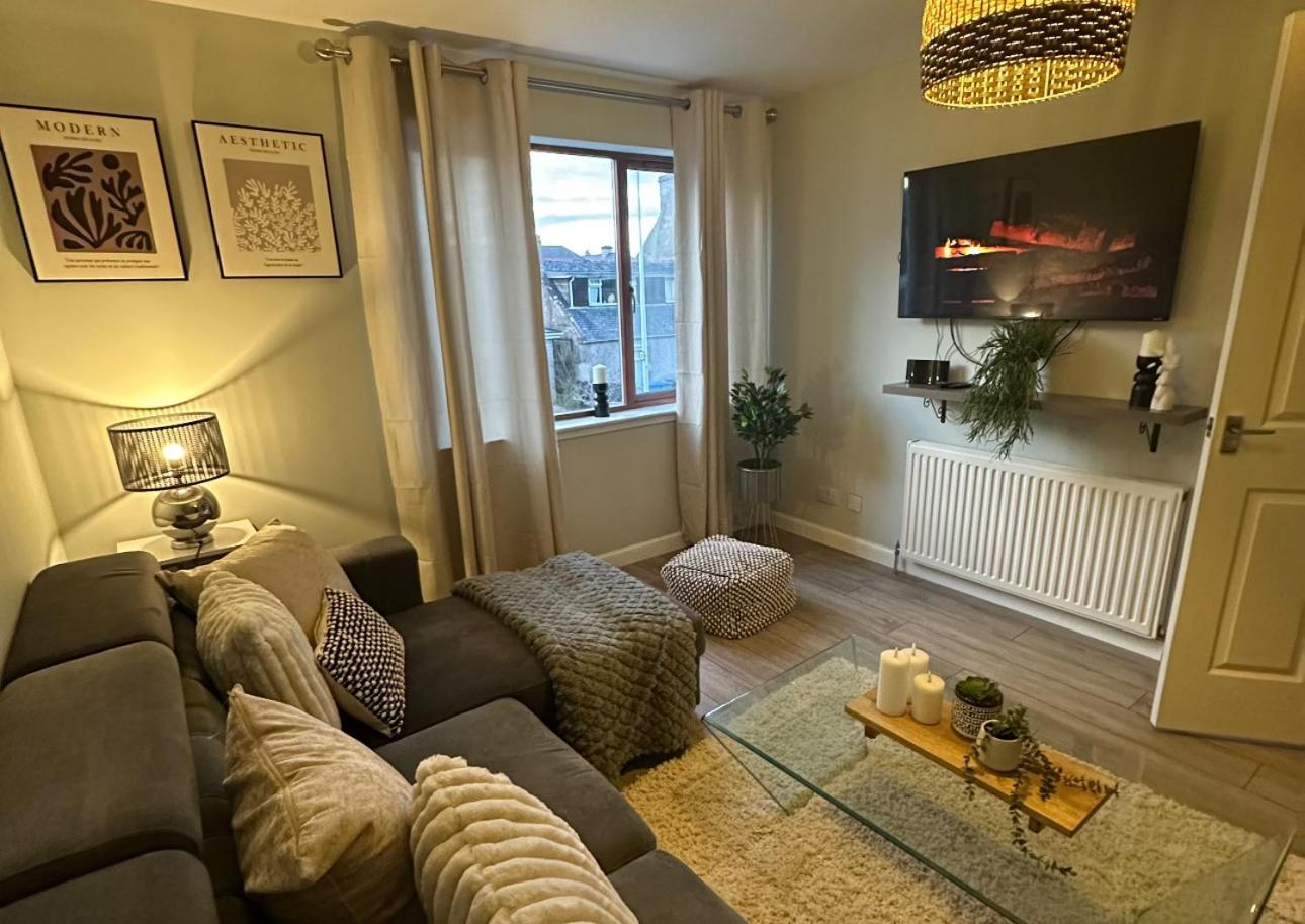 Lovely Modern 2 Bedrom Unit Close To City Center Dalneigh Esterno foto