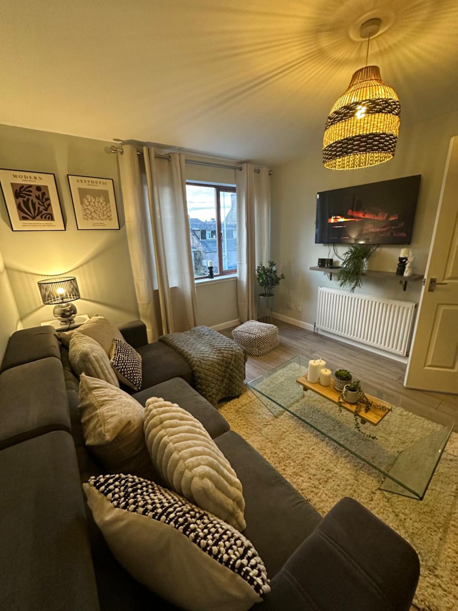 Lovely Modern 2 Bedrom Unit Close To City Center Dalneigh Esterno foto